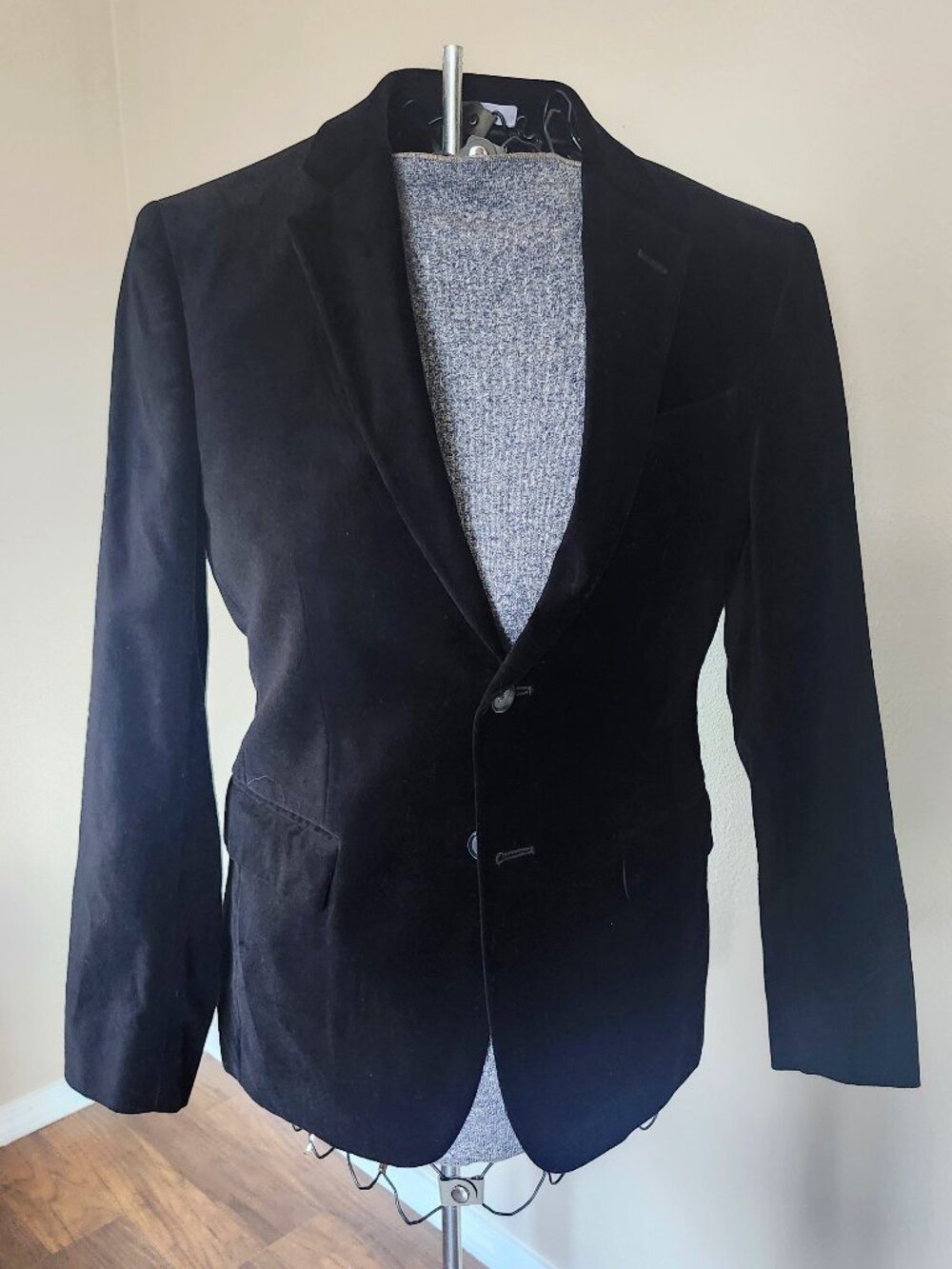 J. Ferrar Mens Slim Fit Velvet Sport Coat. 36S